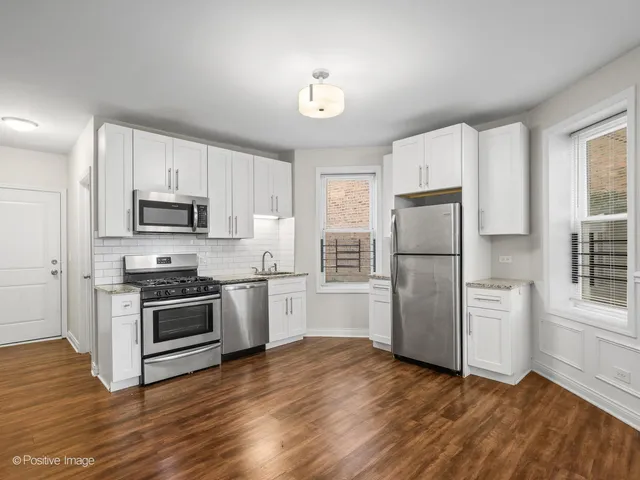 $1,900 | 2441 North Harding Avenue, Unit 1, Chicago, IL 60647