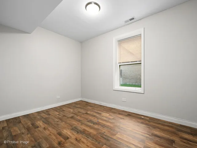 $1,900 | 2441 North Harding Avenue, Unit 1, Chicago, IL 60647