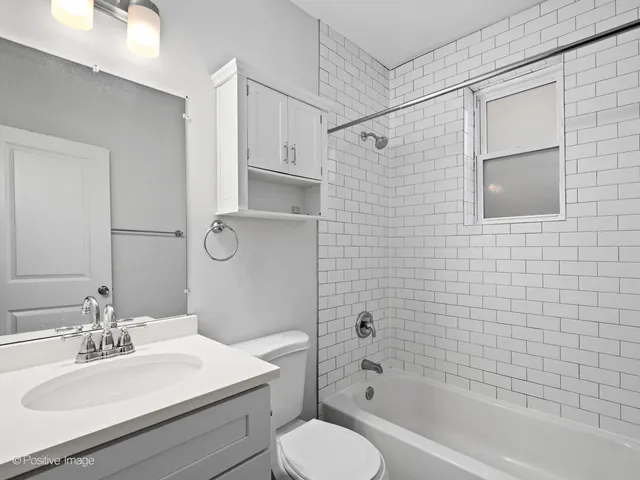 $1,900 | 2441 North Harding Avenue, Unit 1, Chicago, IL 60647
