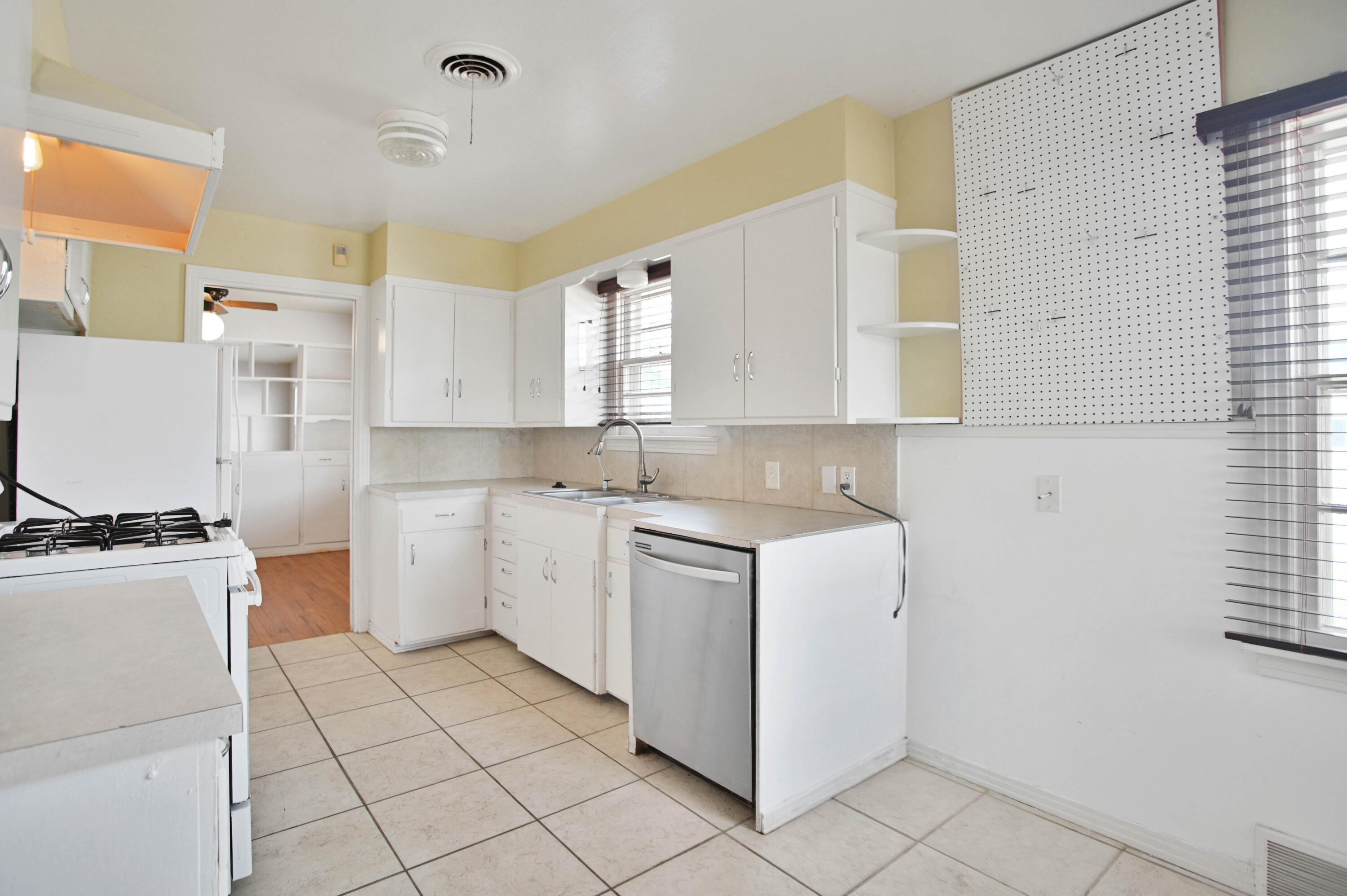 3501 26th Street Lubbock, TX 79410 - Photo 18 of 39 DSC_6326