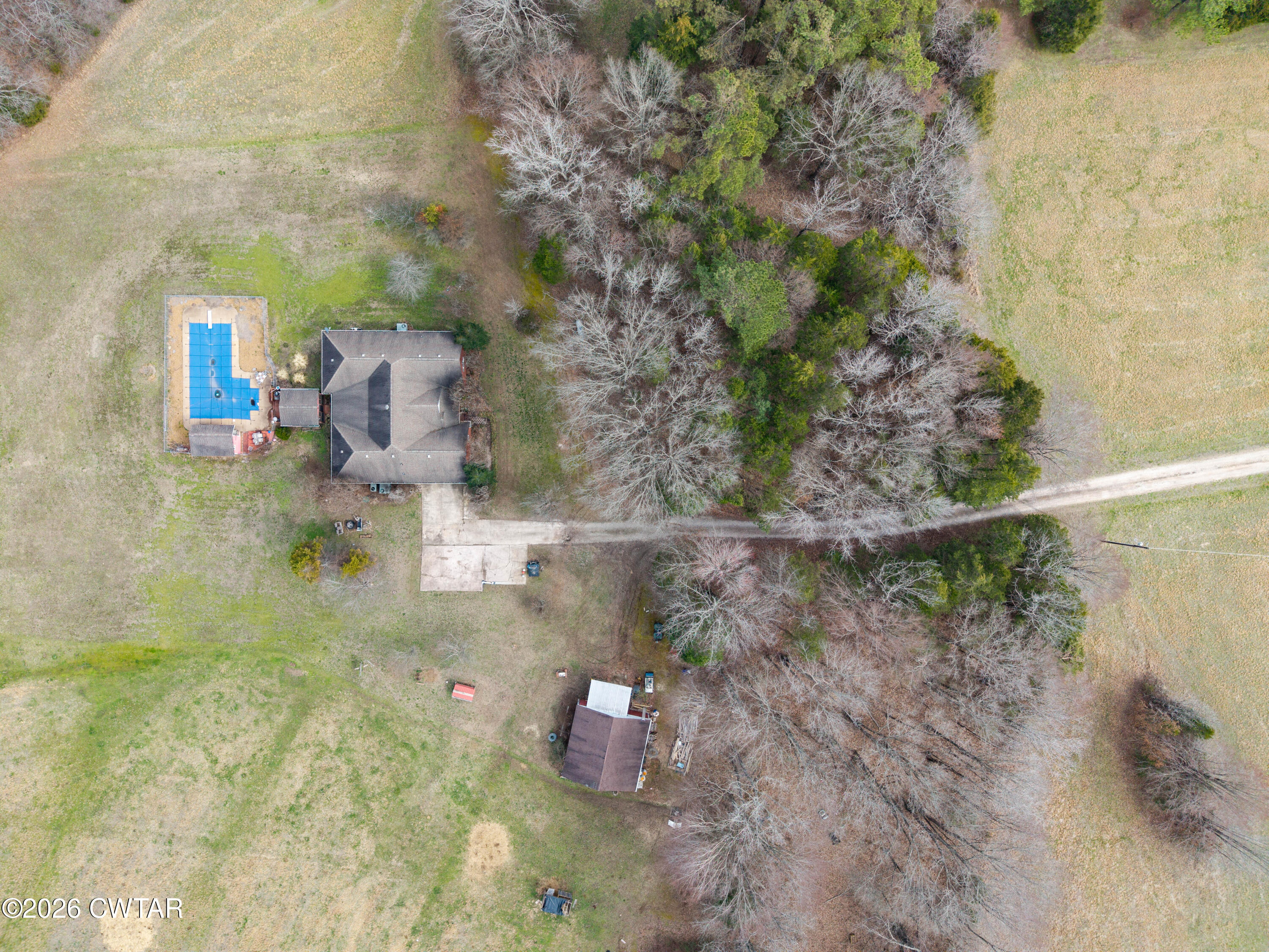 495 Knuckles Road Henderson, TN 38340 - Photo 70 of 80 a bathroom with a bathtub