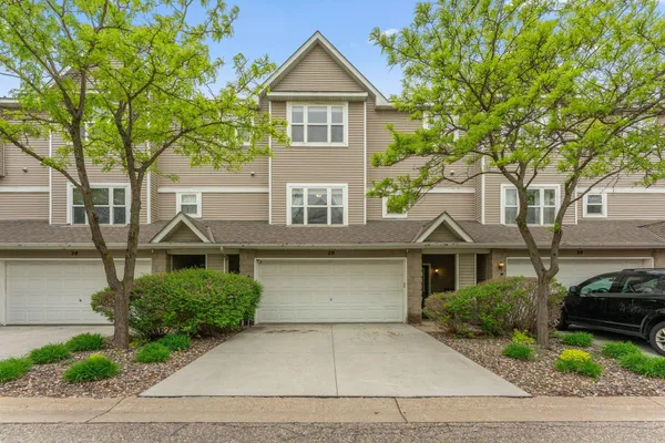 $299,900 | 29 River Bend Place, Chaska, MN 55318