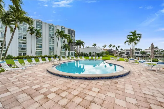 $2,399,000 | 400 Park Shore Drive, Unit 302, Naples, FL 34103