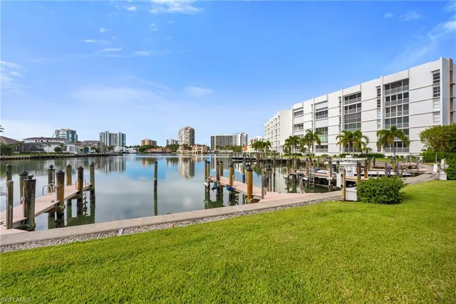 $2,399,000 | 400 Park Shore Drive, Unit 302, Naples, FL 34103