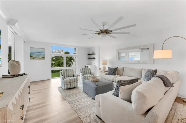 $2,399,000 | 400 Park Shore Drive, Unit 302, Naples, FL 34103