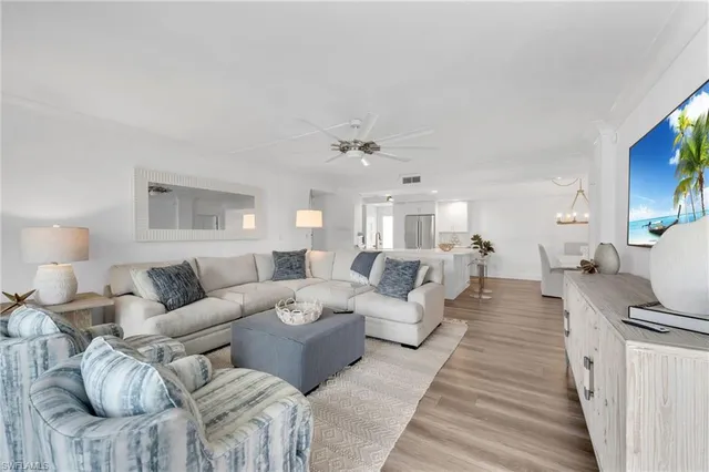 $2,399,000 | 400 Park Shore Drive, Unit 302, Naples, FL 34103