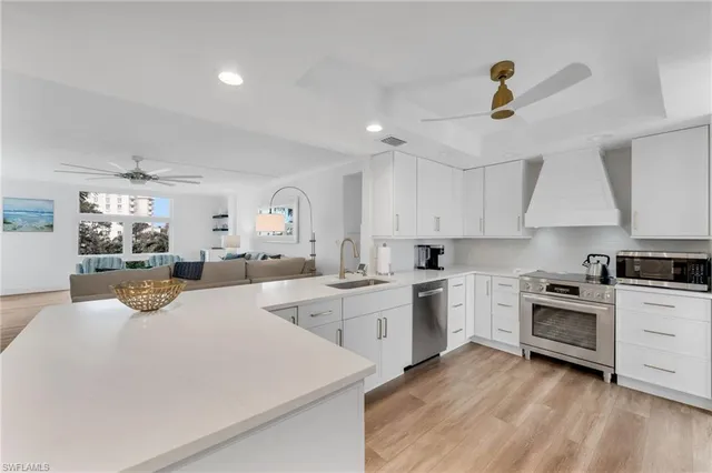 $2,399,000 | 400 Park Shore Drive, Unit 302, Naples, FL 34103