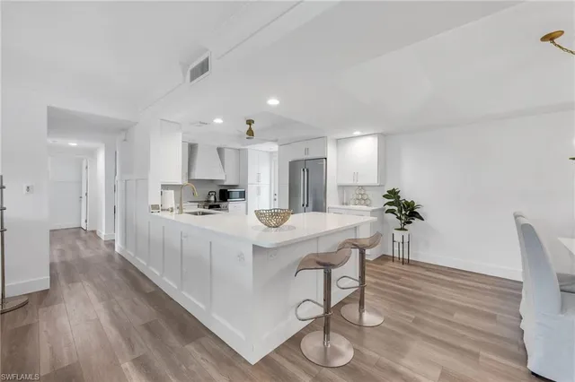 $2,399,000 | 400 Park Shore Drive, Unit 302, Naples, FL 34103