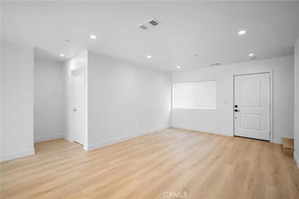 $3,300 | 6829 Agnes Avenue, Unit 1/2, North Hollywood, CA 91605