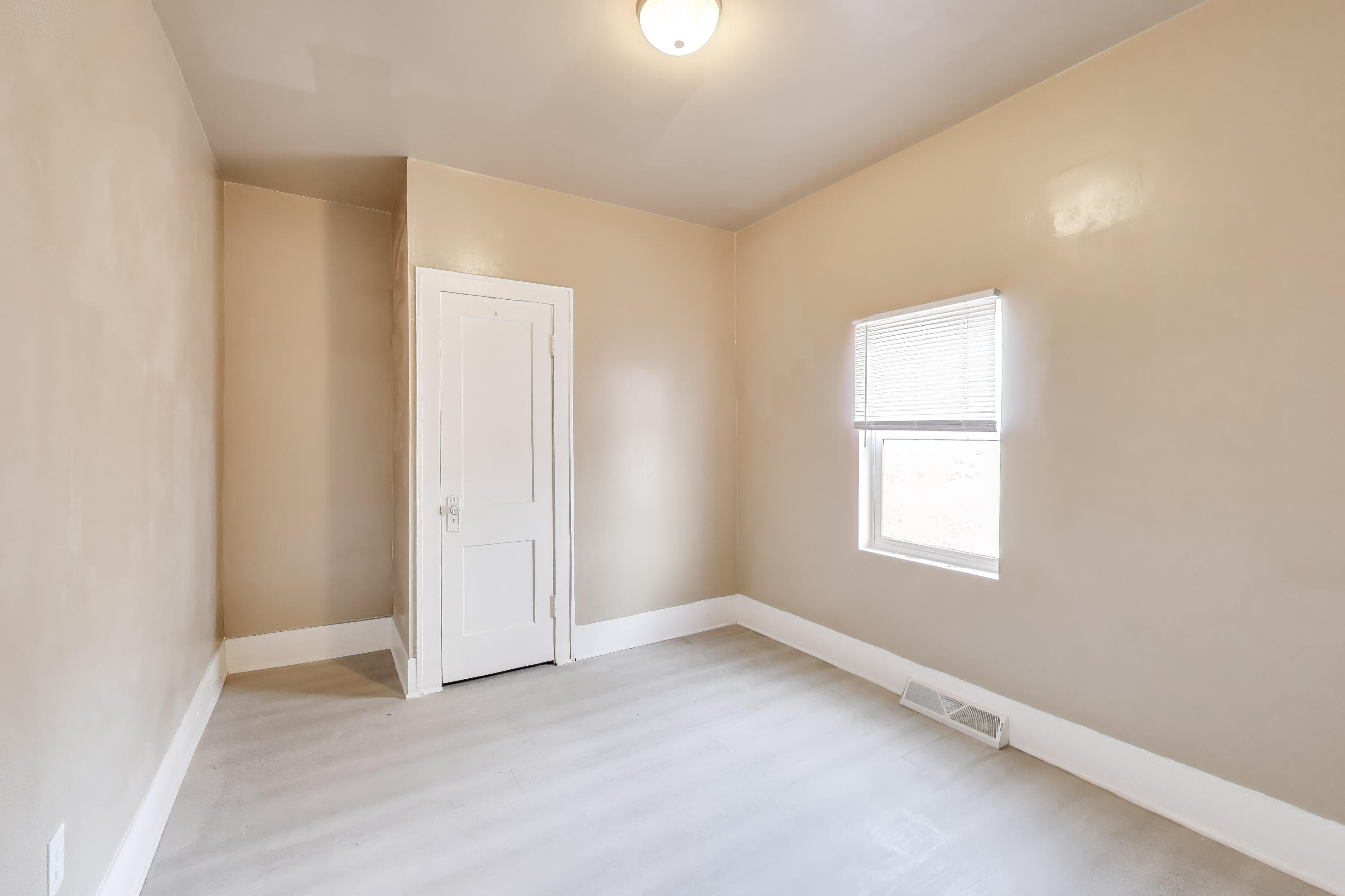 329 Pierce Street Gary, IN 46402 - Photo 13 of 17 3000x2000