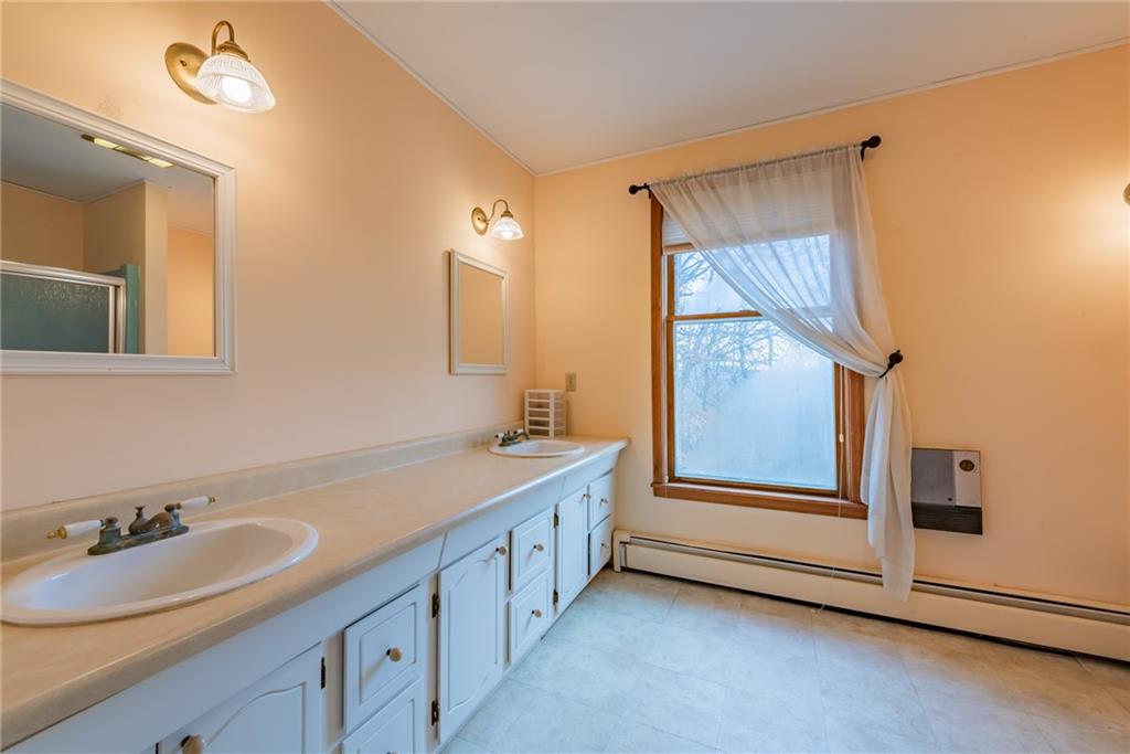 1180 Alamae Lakes Road Washington, PA 15301 - Photo 17 of 24 UPSTAIRS BATHROOM