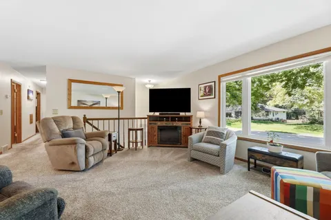 $699,000 | 250 Glenbrook Road North, Wayzata, MN 55391