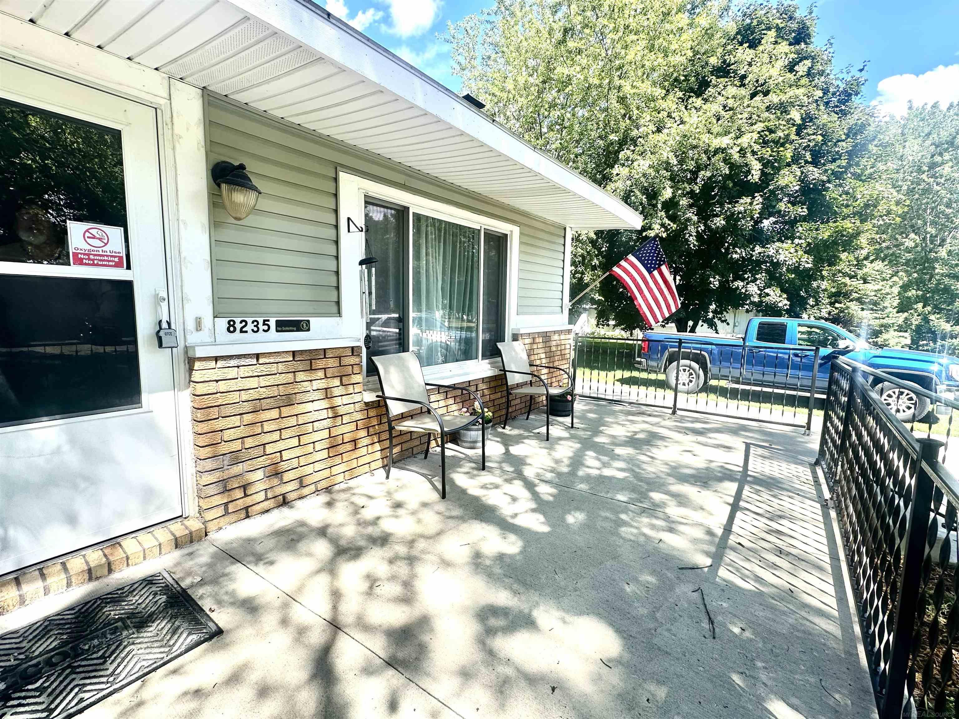 8235 Rondale Drive Utica, MI 48316 - Photo 3 of 34 50186383-8a80bd1e-c158-4243-a0ae-9ff4b4ae85cd.JPG
