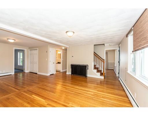 7 Bradford Road Reading, MA 01867 - Photo 4 of 42 Gallery Image 4