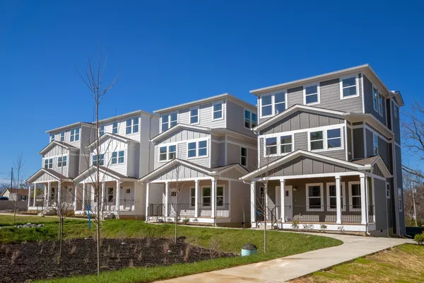 $2,280 | 1121 Lawrence Avenue, Unit 8, Madison, TN 37115