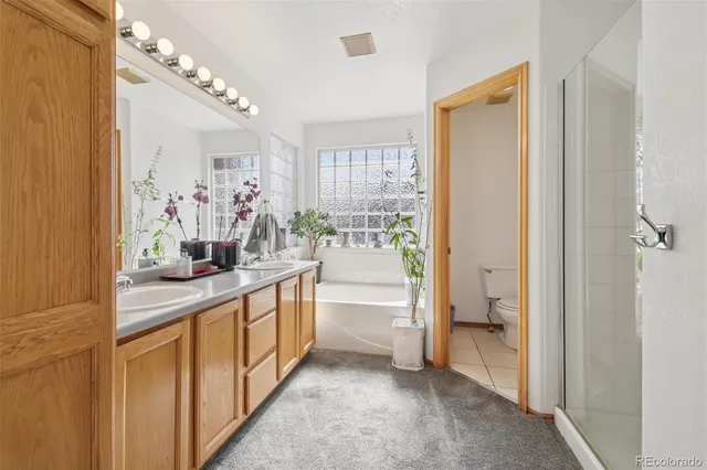 a view of empty room with window