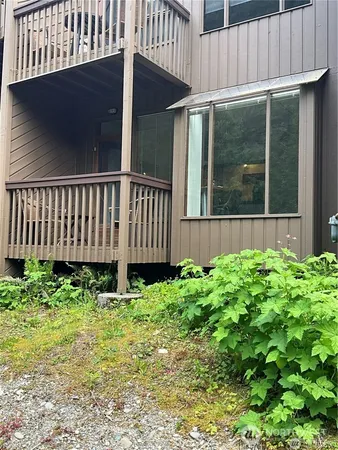 a view of a backyard with pathway
