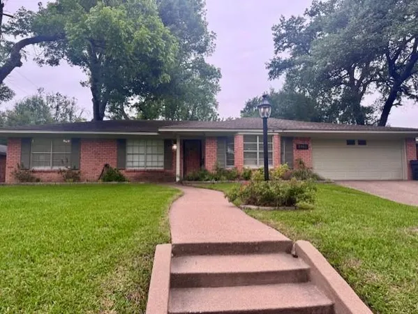 $250,000 | 2002 Mimosa Drive, Corsicana, TX 75110