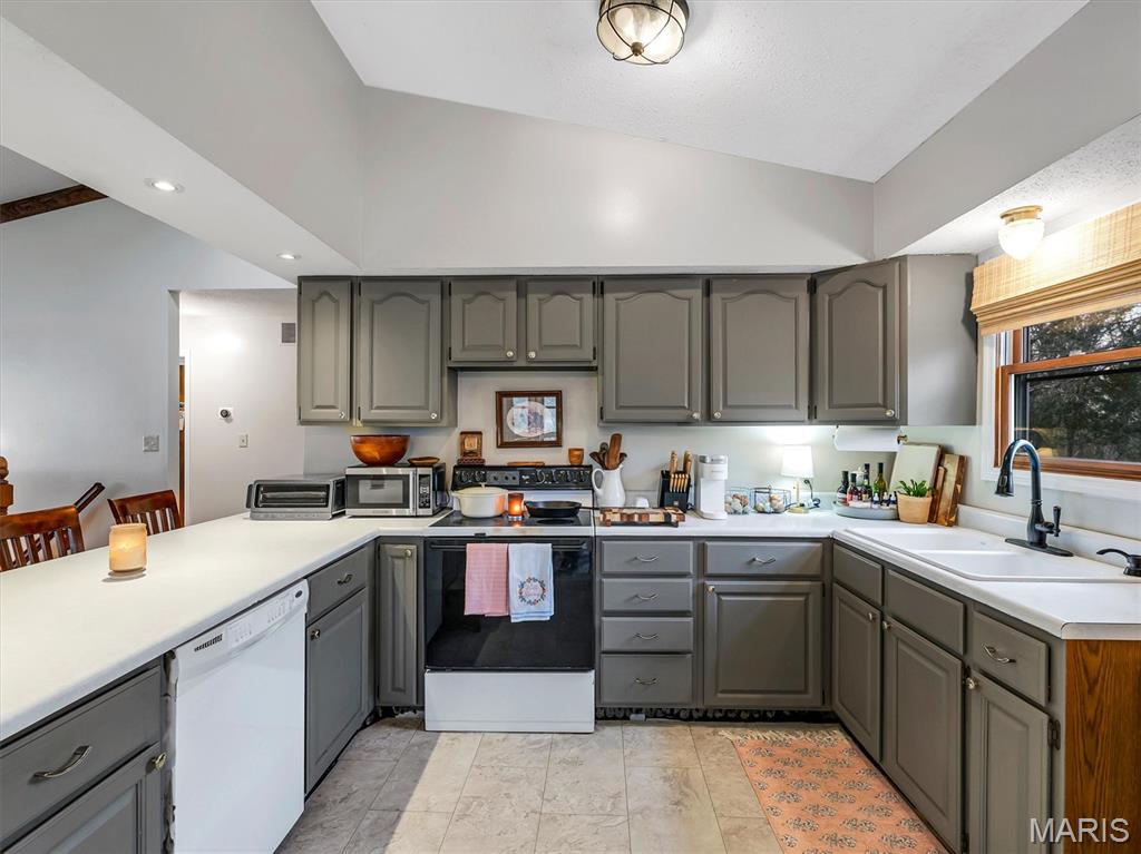 2725 Fantasy Lane Villa Ridge, MO 63089 - Photo 10 of 38