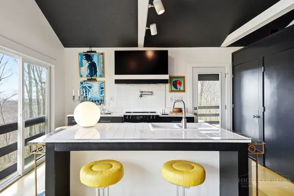 $597,000 | 195 Log Cabin Lane, Roan Mountain, TN 37687