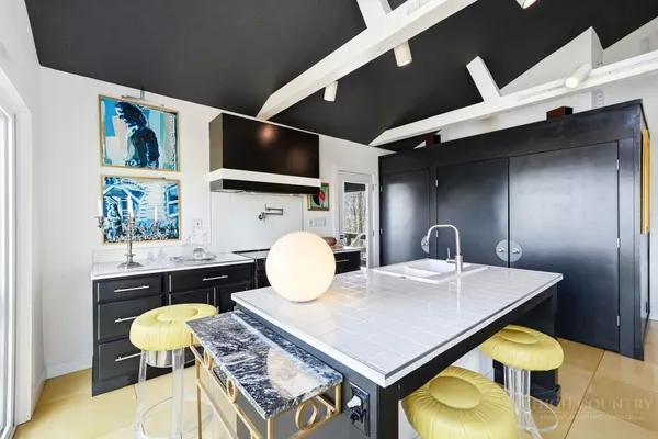 $597,000 | 195 Log Cabin Lane, Roan Mountain, TN 37687