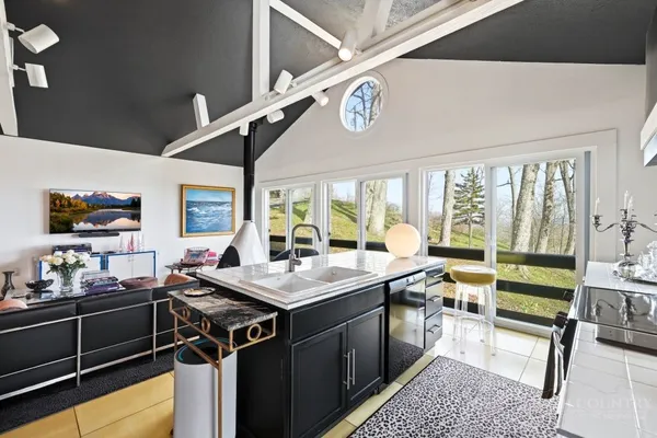 $597,000 | 195 Log Cabin Lane, Roan Mountain, TN 37687