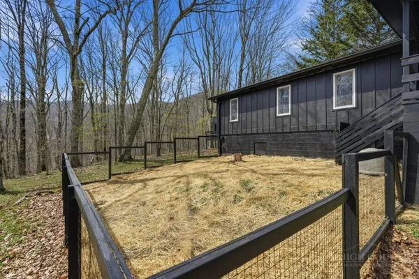 $597,000 | 195 Log Cabin Lane, Roan Mountain, TN 37687