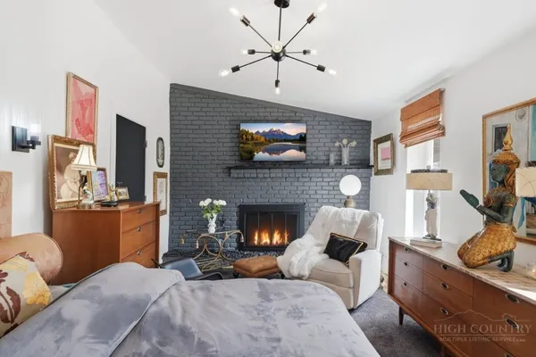 $597,000 | 195 Log Cabin Lane, Roan Mountain, TN 37687