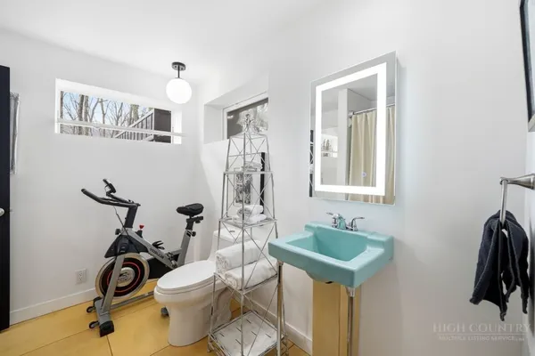 $597,000 | 195 Log Cabin Lane, Roan Mountain, TN 37687