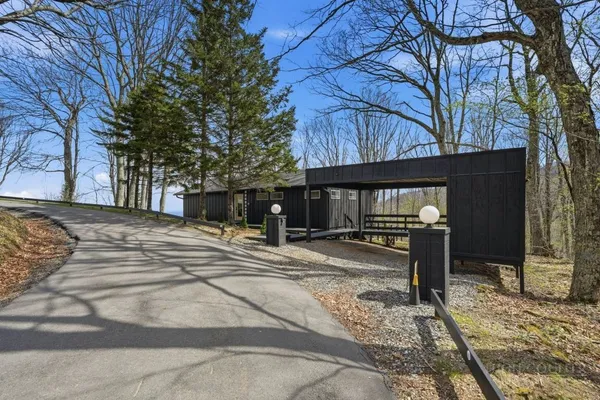 $597,000 | 195 Log Cabin Lane, Roan Mountain, TN 37687