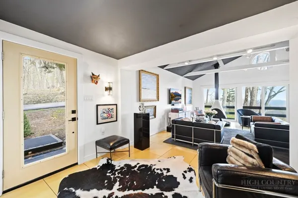 $597,000 | 195 Log Cabin Lane, Roan Mountain, TN 37687