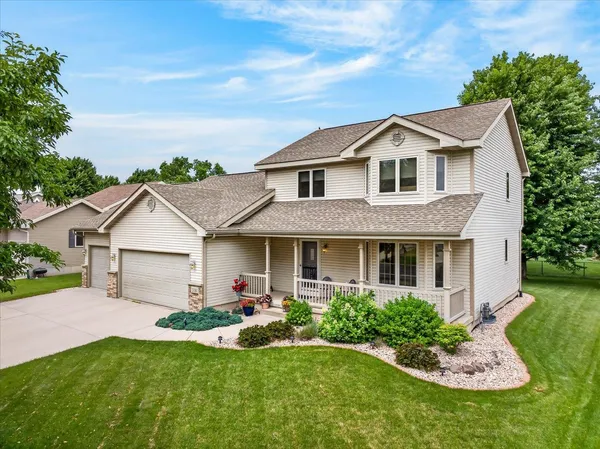 $499,900 | 318 Burl Oak Drive, DeForest, WI 53532