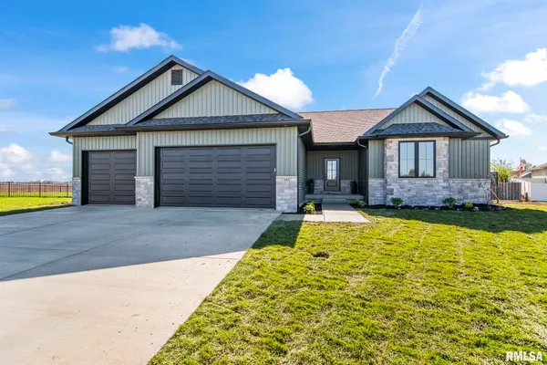 $554,900 | 421 Sundown Lane, Chatham, IL 62629