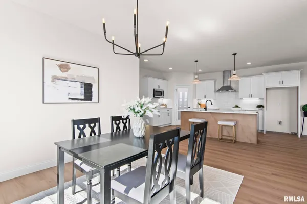 $554,900 | 421 Sundown Lane, Chatham, IL 62629