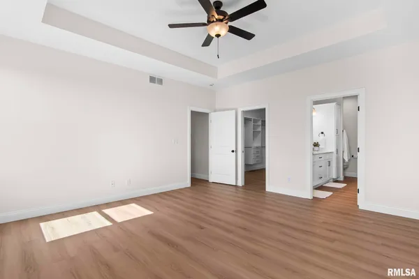 $554,900 | 421 Sundown Lane, Chatham, IL 62629