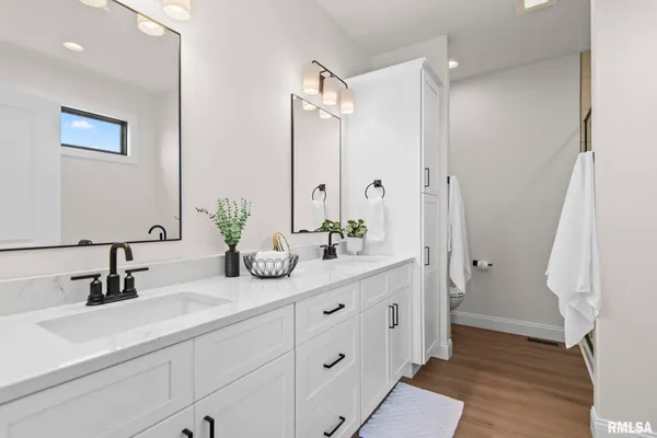 $554,900 | 421 Sundown Lane, Chatham, IL 62629