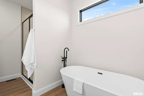 $554,900 | 421 Sundown Lane, Chatham, IL 62629