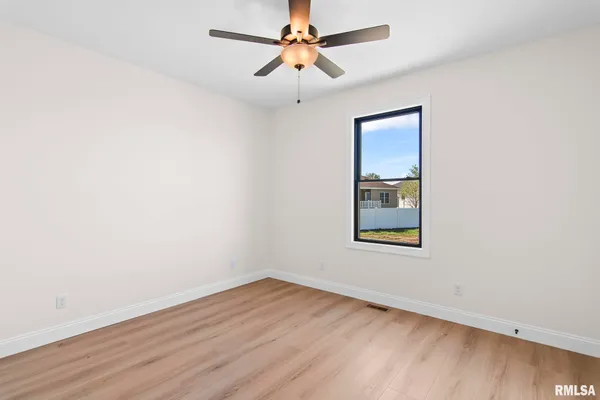 $554,900 | 421 Sundown Lane, Chatham, IL 62629