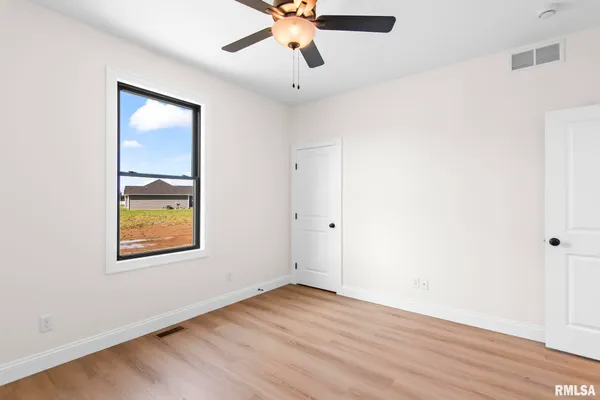 $554,900 | 421 Sundown Lane, Chatham, IL 62629