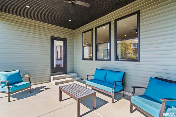 $554,900 | 421 Sundown Lane, Chatham, IL 62629