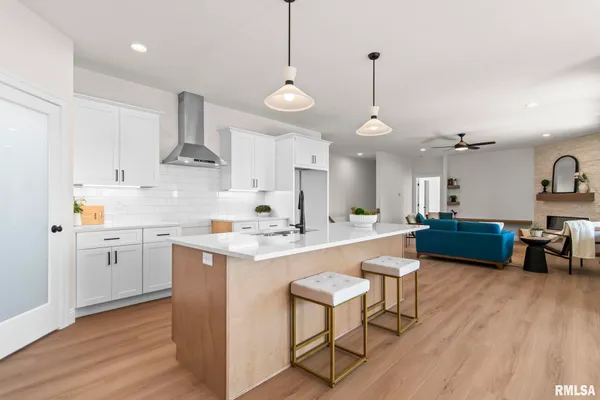 $554,900 | 421 Sundown Lane, Chatham, IL 62629