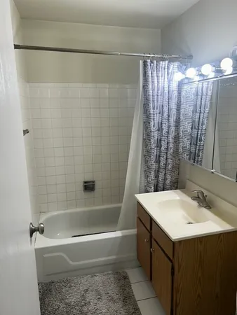 $1,750 | 330 Shorewood Drive, Unit 3B, Glendale Heights, IL 60139