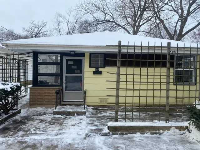 $1,950 | 156 Park Place, Grayslake, IL 60030