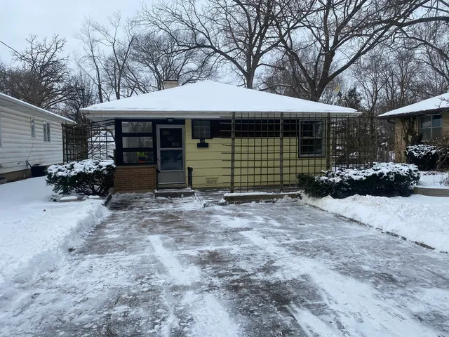 a view of walk in closet