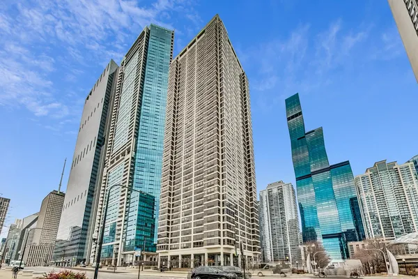 $495,000 | 360 East Randolph Street, Unit 702, Chicago, IL 60601