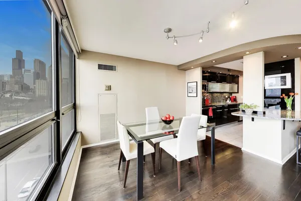 $495,000 | 360 East Randolph Street, Unit 702, Chicago, IL 60601