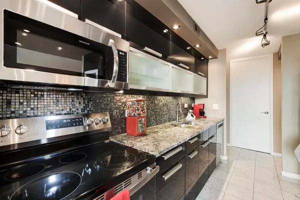 $495,000 | 360 East Randolph Street, Unit 702, Chicago, IL 60601