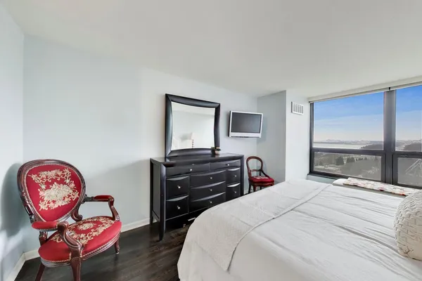 $495,000 | 360 East Randolph Street, Unit 702, Chicago, IL 60601
