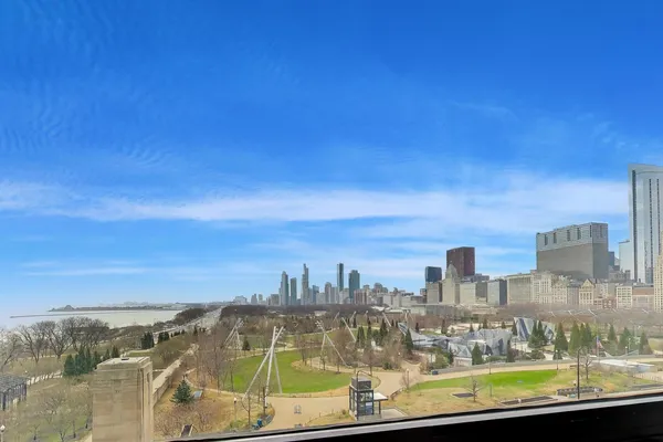 $495,000 | 360 East Randolph Street, Unit 702, Chicago, IL 60601