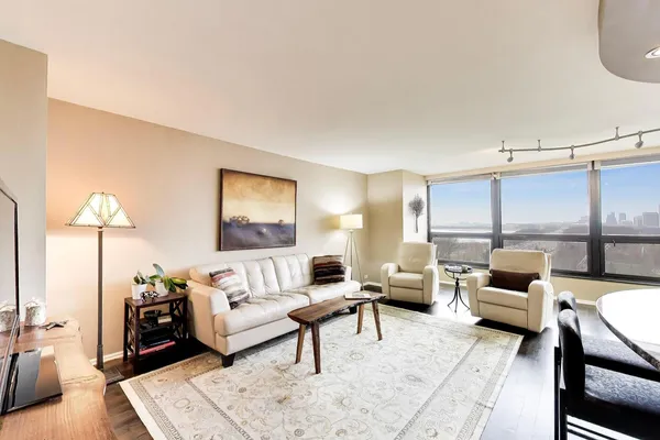 $495,000 | 360 East Randolph Street, Unit 702, Chicago, IL 60601